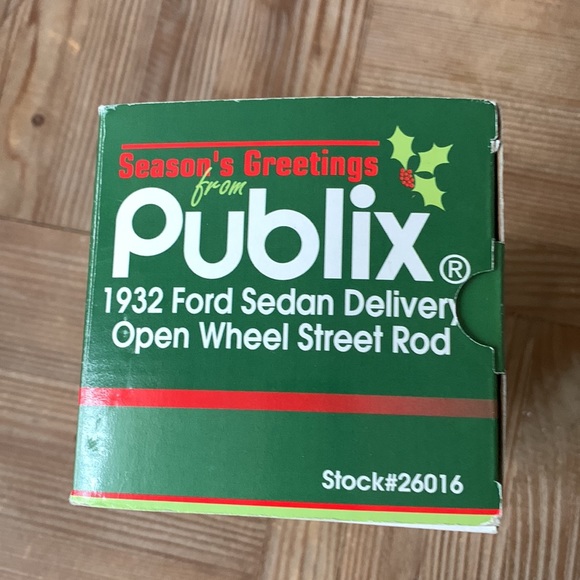 Publix 1932 Ford Sedan Delivery Open Wheel Street Rod Christmas - Picture 6 of 7